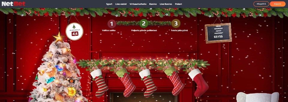 NetBet Casino joulukalenteri, koristeltu joulukuusi ja viisi joulusukkaa takan yläpuolella