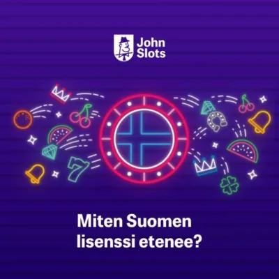 JohnSlots logo, pelimerkin keskellä Suomen lippu ja ympärillä peliautomaattien symboleita ja teksti Miten Suomen lisenssi etenee?